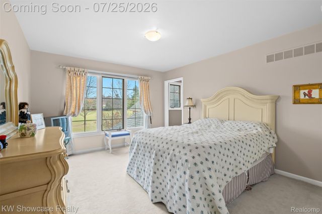 2955 Ivy Hill Drive, Commerce Charter Township, MI 48382