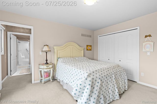 2955 Ivy Hill Drive, Commerce Charter Township, MI 48382