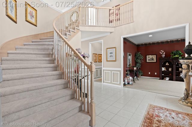 2955 Ivy Hill Drive, Commerce Charter Township, MI 48382