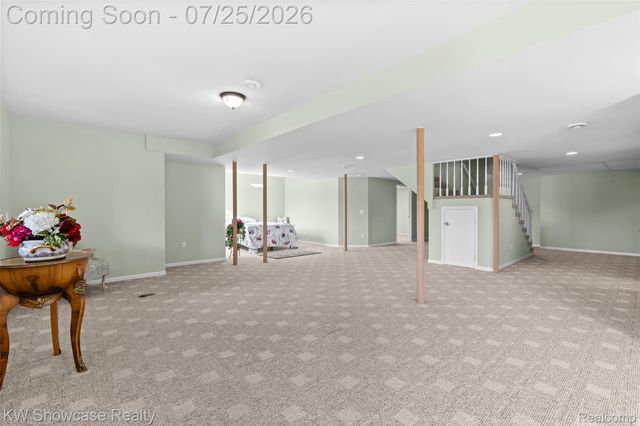 2955 Ivy Hill Drive, Commerce Charter Township, MI 48382