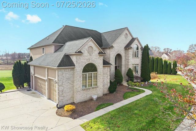 2955 Ivy Hill Drive, Commerce Charter Township, MI 48382