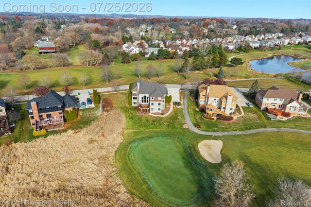 2955 Ivy Hill Drive, Commerce Charter Township, MI 48382