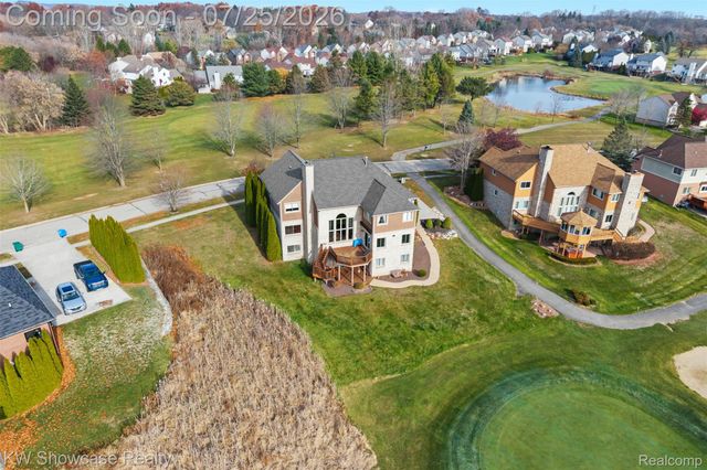 2955 Ivy Hill Drive, Commerce Charter Township, MI 48382