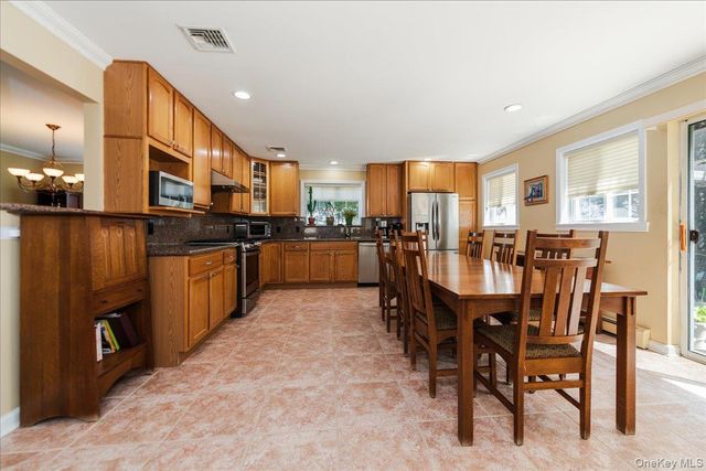 40 E Penn Street, Long Beach, NY 11561