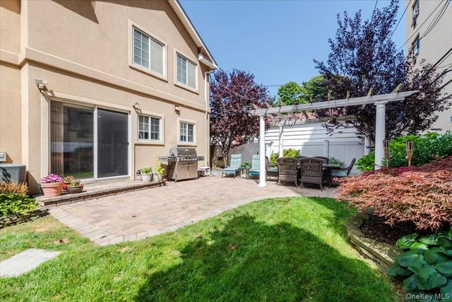 40 E Penn Street, Long Beach, NY 11561