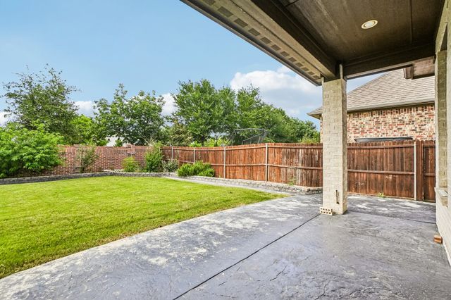 307 Ridgewood Drive, Lewisville, TX 75067