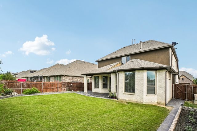 307 Ridgewood Drive, Lewisville, TX 75067