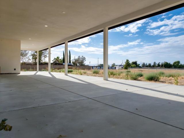 1805 W Columbia Way, Lancaster, CA 93534