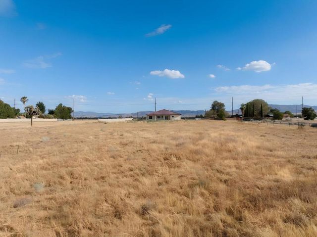 1805 W Columbia Way, Lancaster, CA 93534