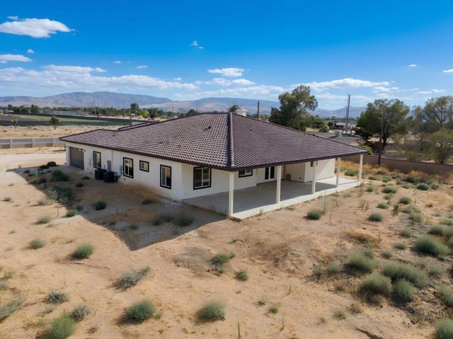 1805 W Columbia Way, Lancaster, CA 93534