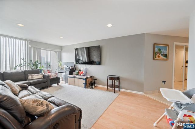 320 Anderson Avenue 2A, Fairview, NJ 07022