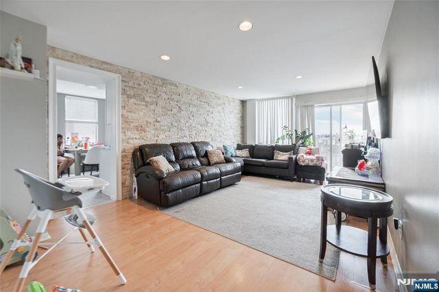 320 Anderson Avenue 2A, Fairview, NJ 07022