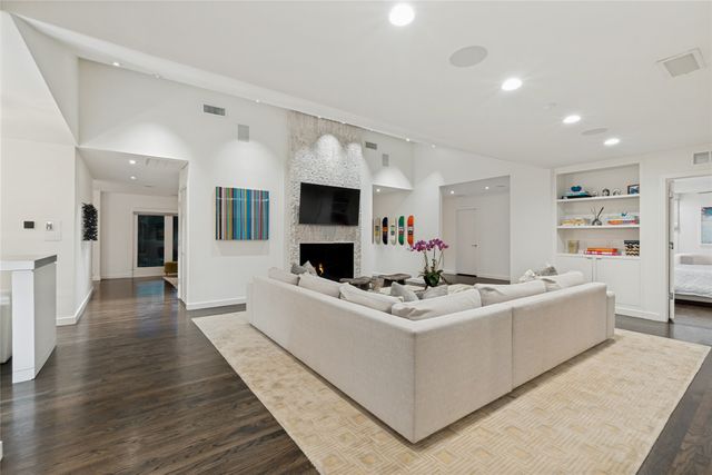 5210 Edmondson Avenue, Dallas, TX 75209