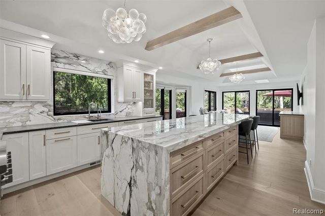 2871 Meadowood Lane, Bloomfield Hills, MI 48302