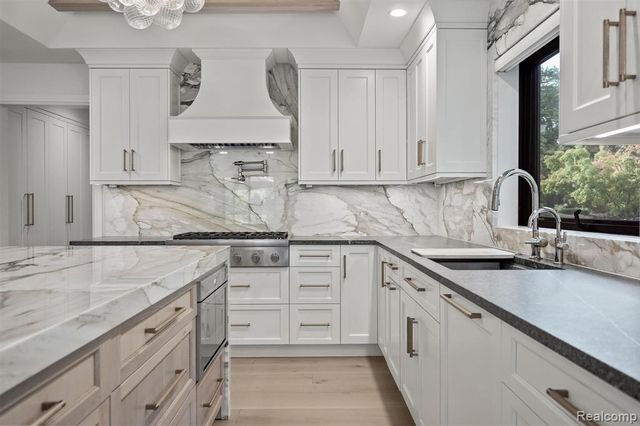 2871 Meadowood Lane, Bloomfield Hills, MI 48302