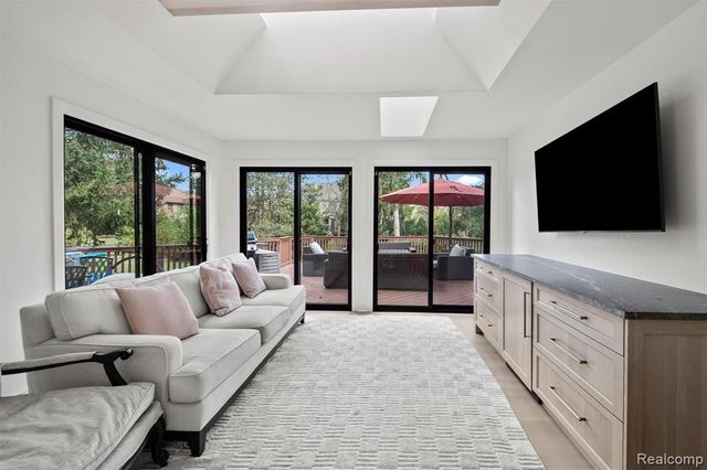 2871 Meadowood Lane, Bloomfield Hills, MI 48302