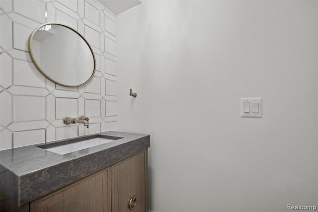 2871 Meadowood Lane, Bloomfield Hills, MI 48302