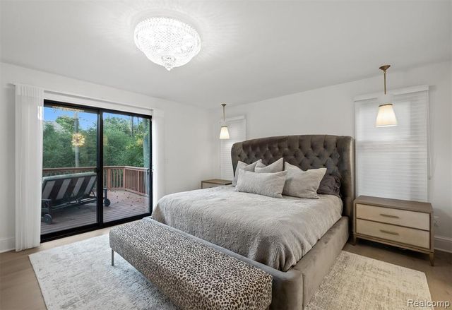 2871 Meadowood Lane, Bloomfield Hills, MI 48302