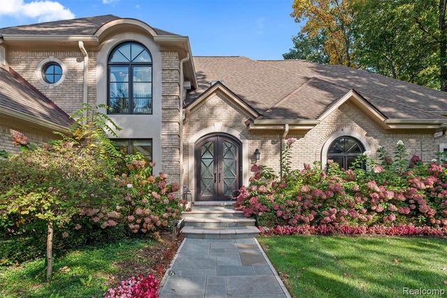 2871 Meadowood Lane, Bloomfield Hills, MI 48302