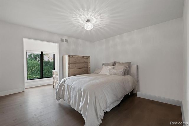 2871 Meadowood Lane, Bloomfield Hills, MI 48302