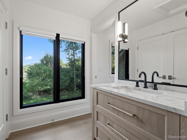 2871 Meadowood Lane, Bloomfield Hills, MI 48302