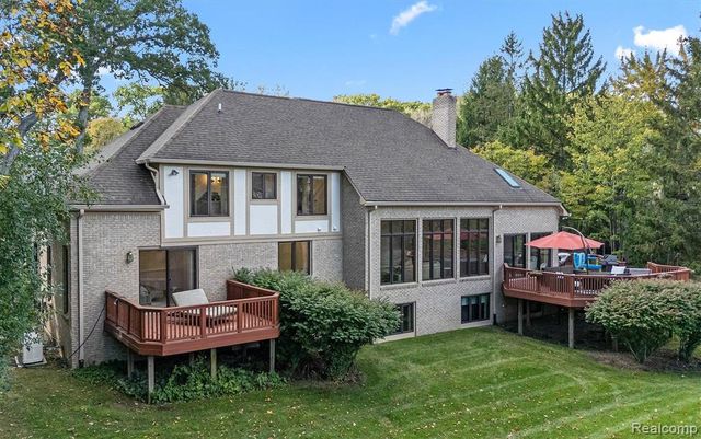 2871 Meadowood Lane, Bloomfield Hills, MI 48302