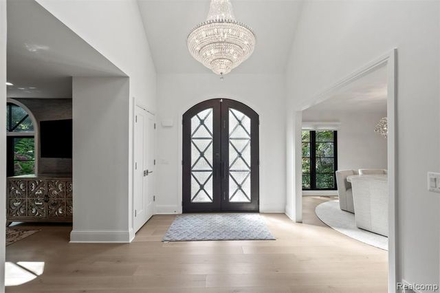 2871 Meadowood Lane, Bloomfield Hills, MI 48302