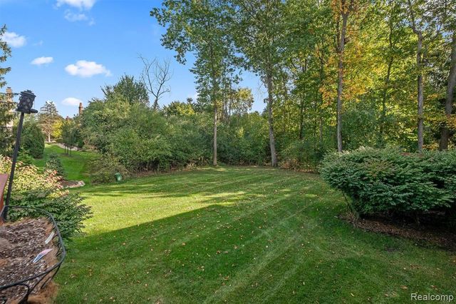 2871 Meadowood Lane, Bloomfield Hills, MI 48302
