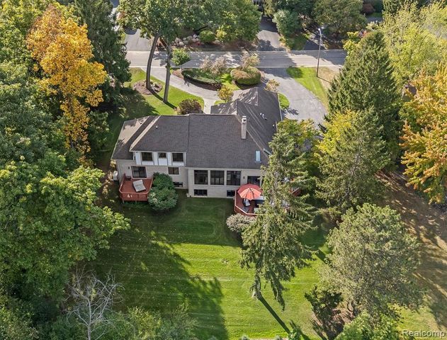 2871 Meadowood Lane, Bloomfield Hills, MI 48302