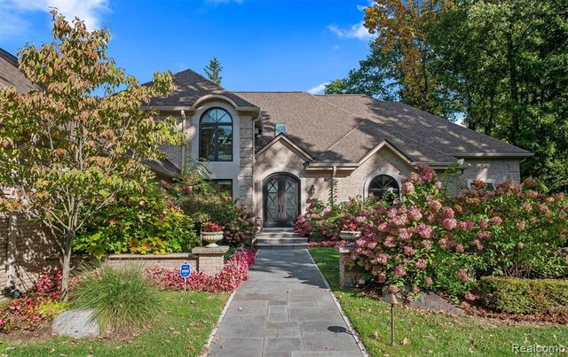 2871 Meadowood Lane, Bloomfield Hills, MI 48302