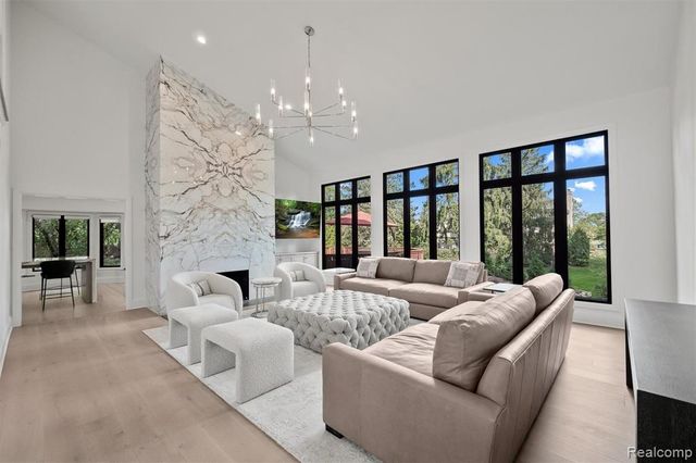 2871 Meadowood Lane, Bloomfield Hills, MI 48302