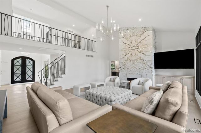 2871 Meadowood Lane, Bloomfield Hills, MI 48302