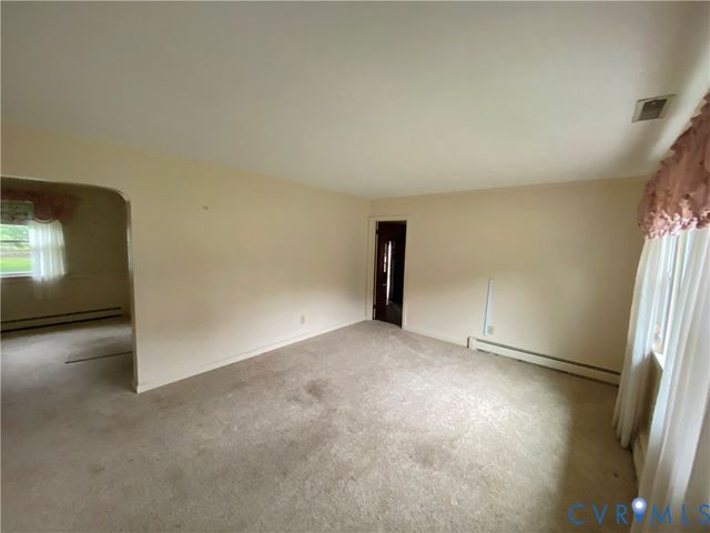 8337 Burnside Dr, Mechanicsville, VA 23116