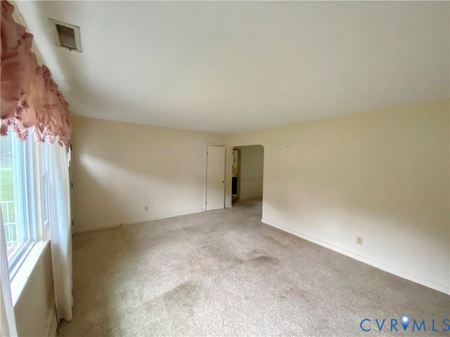 8337 Burnside Dr, Mechanicsville, VA 23116
