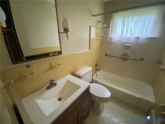 8337 Burnside Dr, Mechanicsville, VA 23116