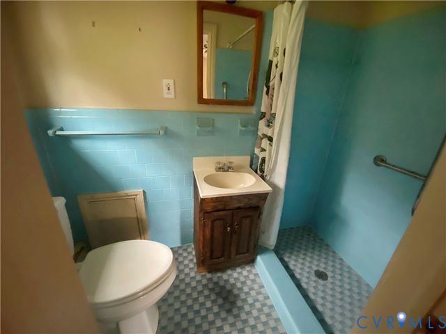 8337 Burnside Dr, Mechanicsville, VA 23116