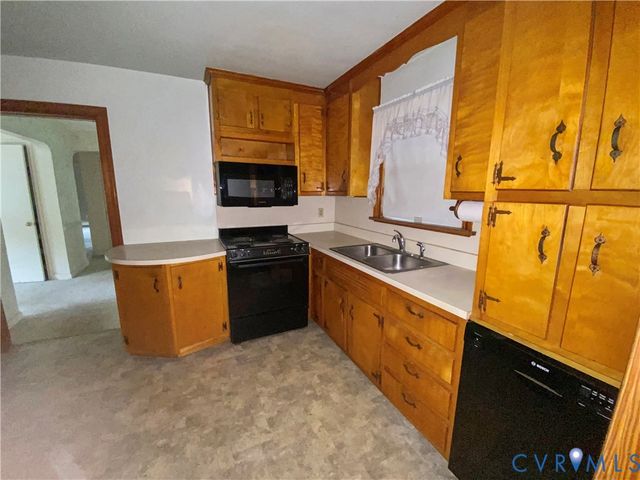 8337 Burnside Dr, Mechanicsville, VA 23116