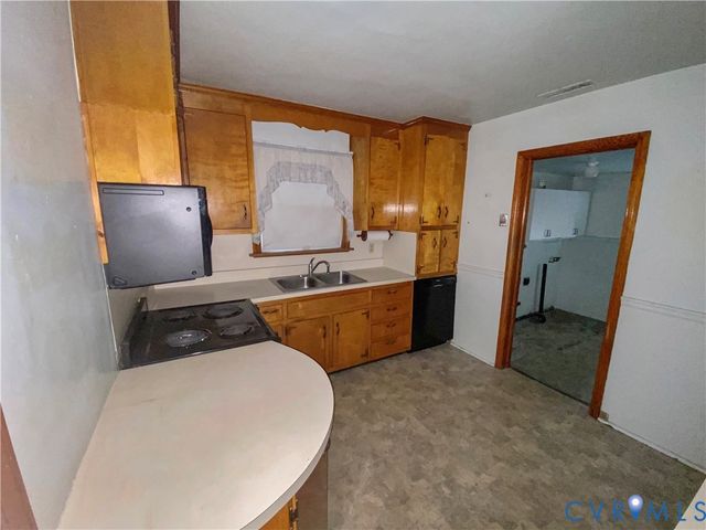8337 Burnside Dr, Mechanicsville, VA 23116