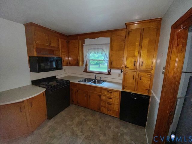 8337 Burnside Dr, Mechanicsville, VA 23116