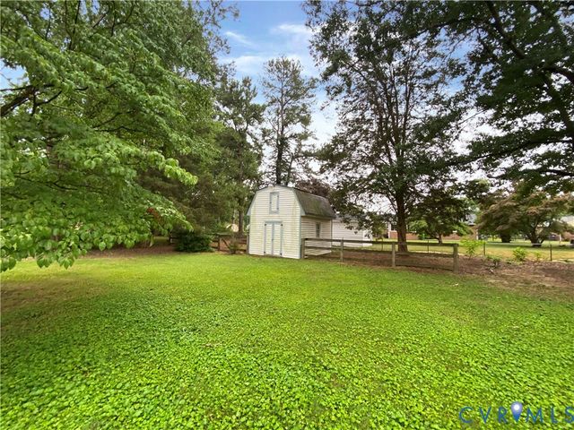 8337 Burnside Dr, Mechanicsville, VA 23116