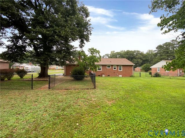 8337 Burnside Dr, Mechanicsville, VA 23116
