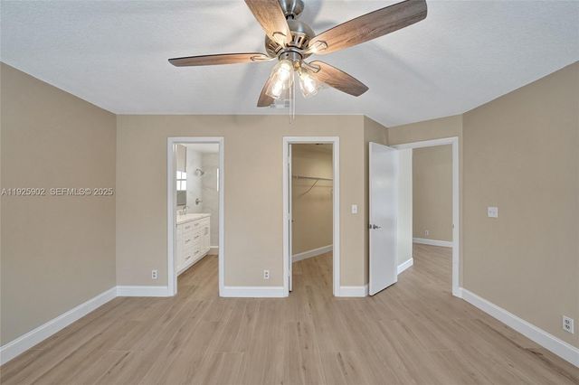 9012 S Lake Park Cir S, Davie, FL 33328