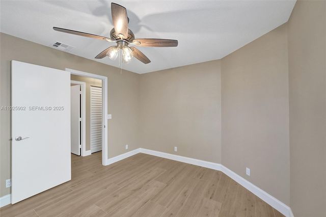 9012 S Lake Park Cir S, Davie, FL 33328