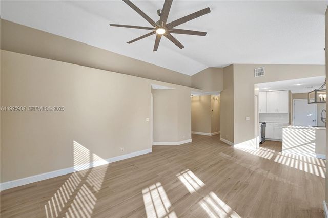 9012 S Lake Park Cir S, Davie, FL 33328