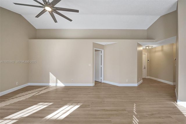 9012 S Lake Park Cir S, Davie, FL 33328