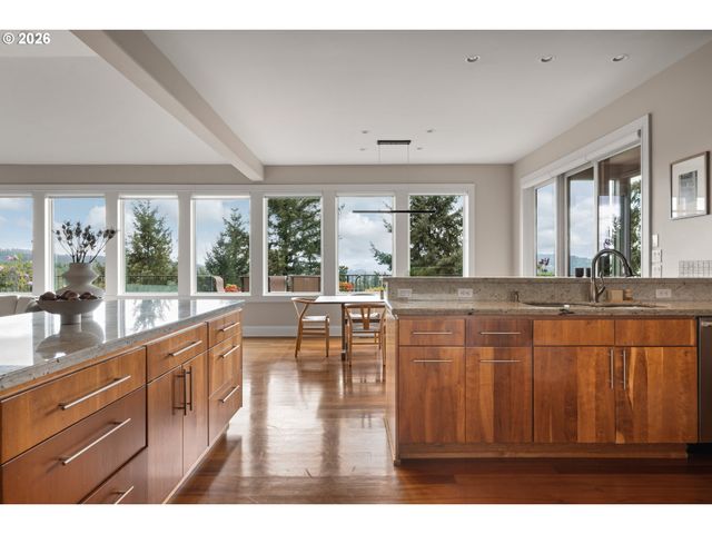 18284 MEADOWLARK Ln, Lake Oswego, OR 97034