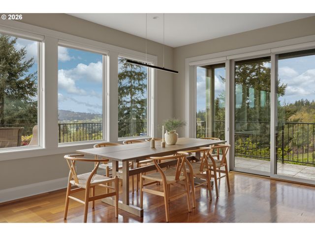 18284 MEADOWLARK Ln, Lake Oswego, OR 97034