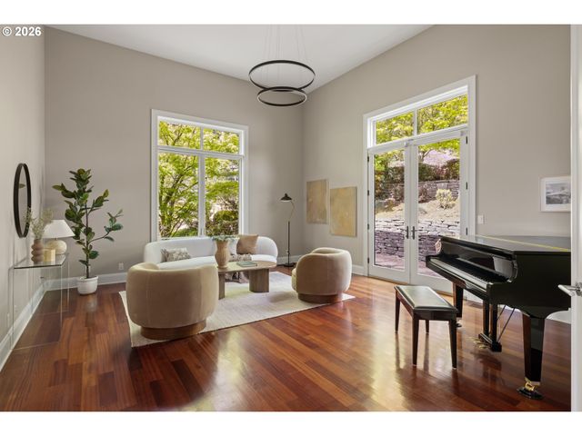 18284 MEADOWLARK Ln, Lake Oswego, OR 97034