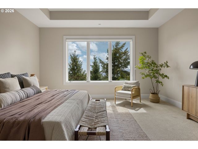 18284 MEADOWLARK Ln, Lake Oswego, OR 97034