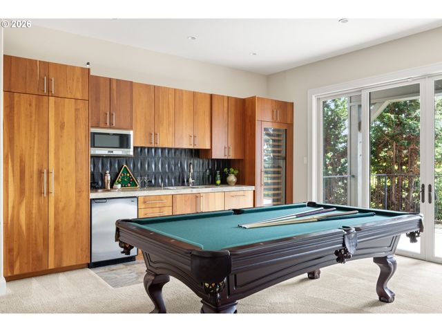 18284 MEADOWLARK Ln, Lake Oswego, OR 97034